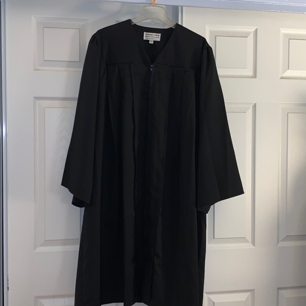 New Graduation Gown in black 👩🏻‍🎓